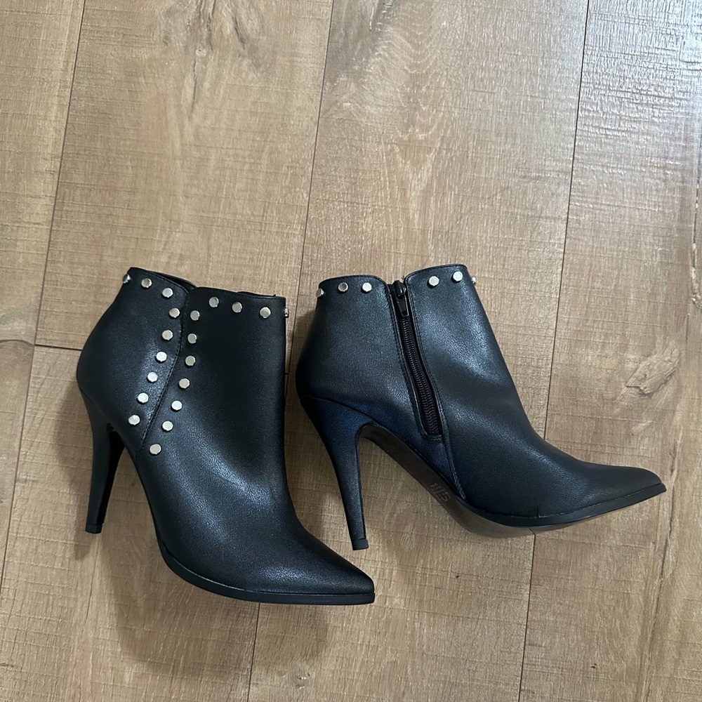 Black heel ankle boots